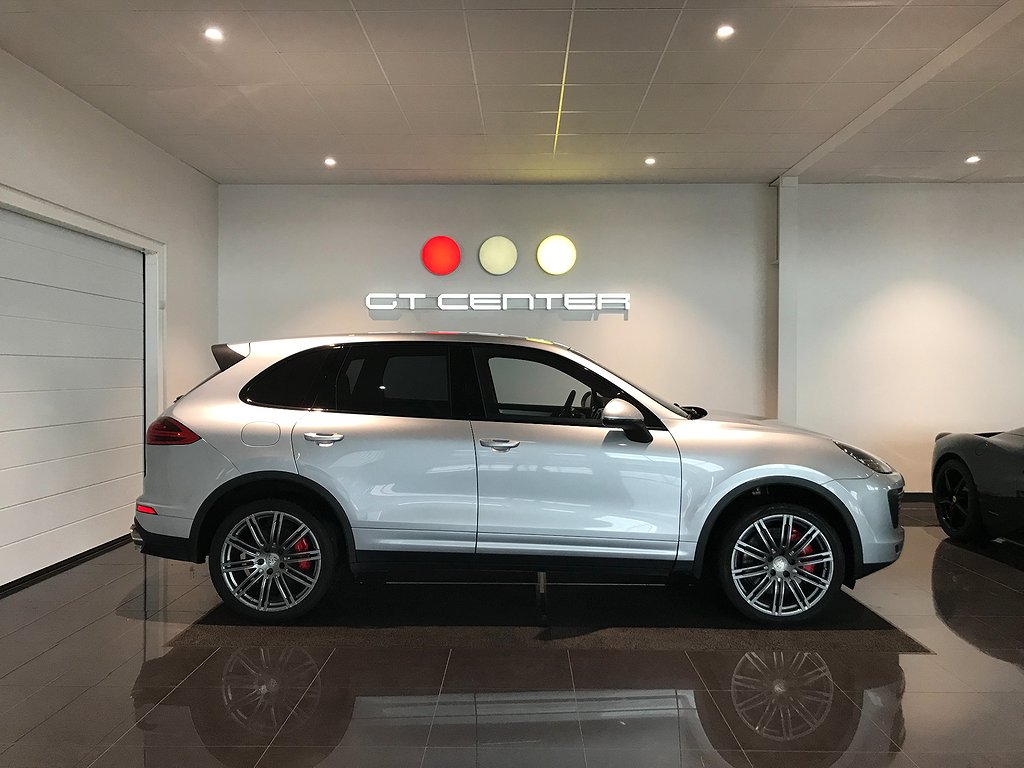 Porsche Cayenne Turbo PDCC Kamera Luftfjädring 520hk