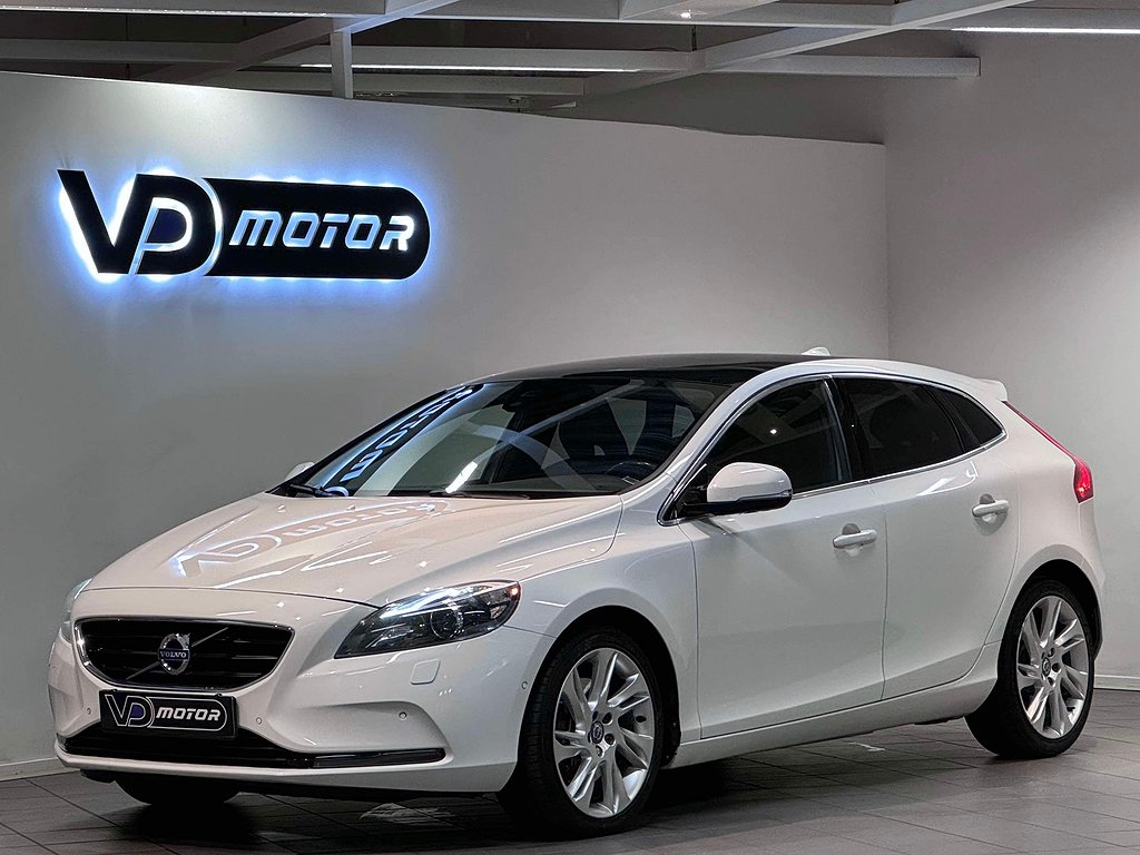 Volvo V40 D4 Aut Summum Pano B-Kam Värmare Premium 177hk