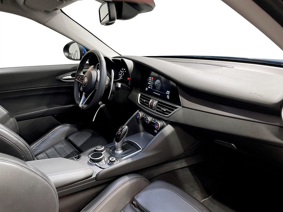 Bild på Alfa Romeo Giulia Veloce 2.0 Turbo 16V Q4 280hk Aut 4WD - ELSTOL,H/K,B-KAMERA