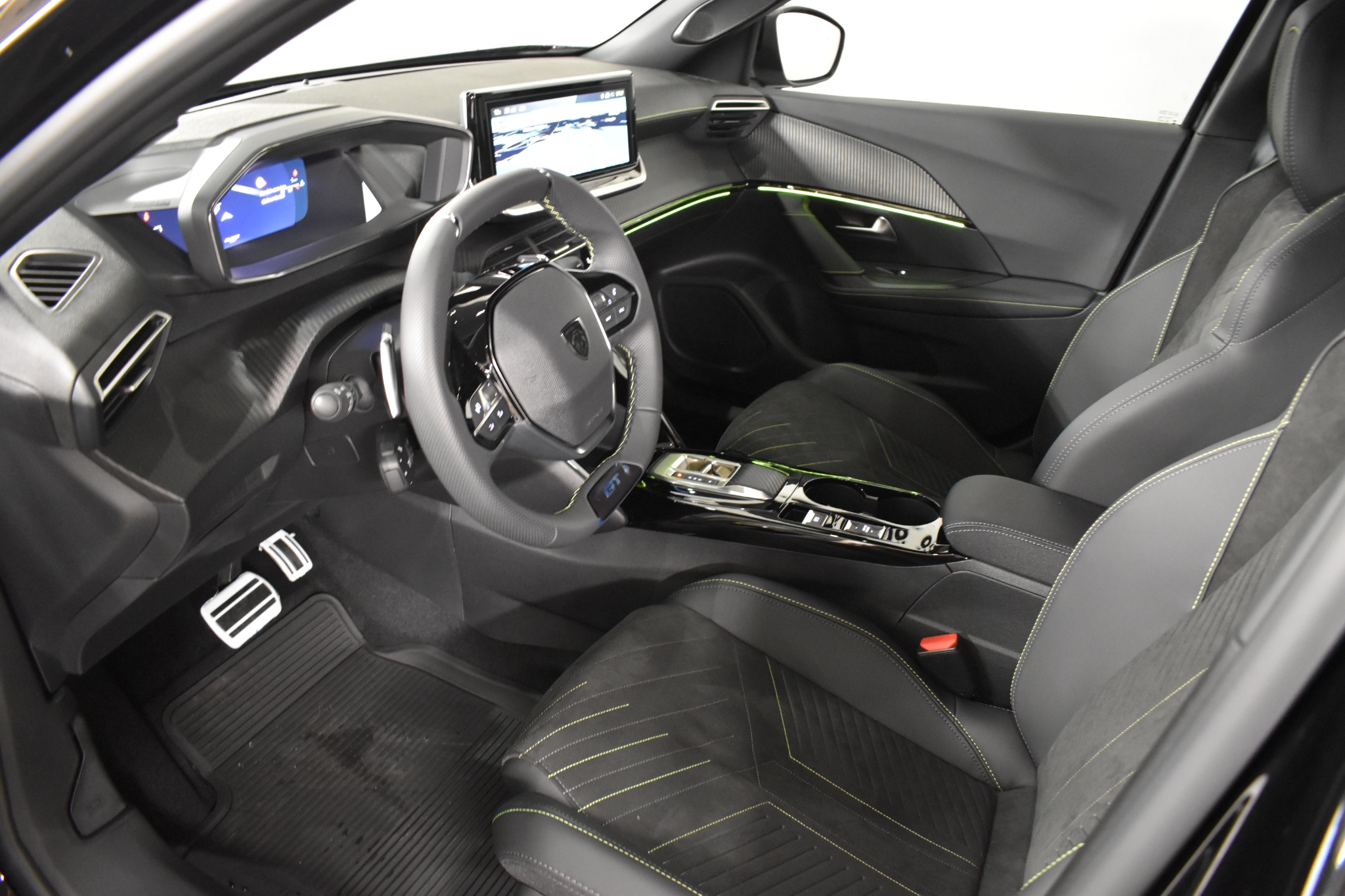 Peugeot 2008 GT Hybrid 145hk Automat 2026, photo 5/44