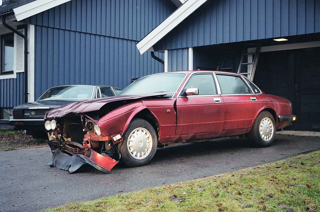 Två Jaguar XJ60 är huvuddonatorer.