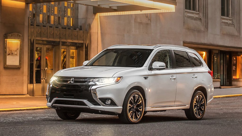 Efterfrågan på hybrider kan öka. Här är laddhybriden Mitsubishi Outlander PHEV. Foto: Mitsubishi