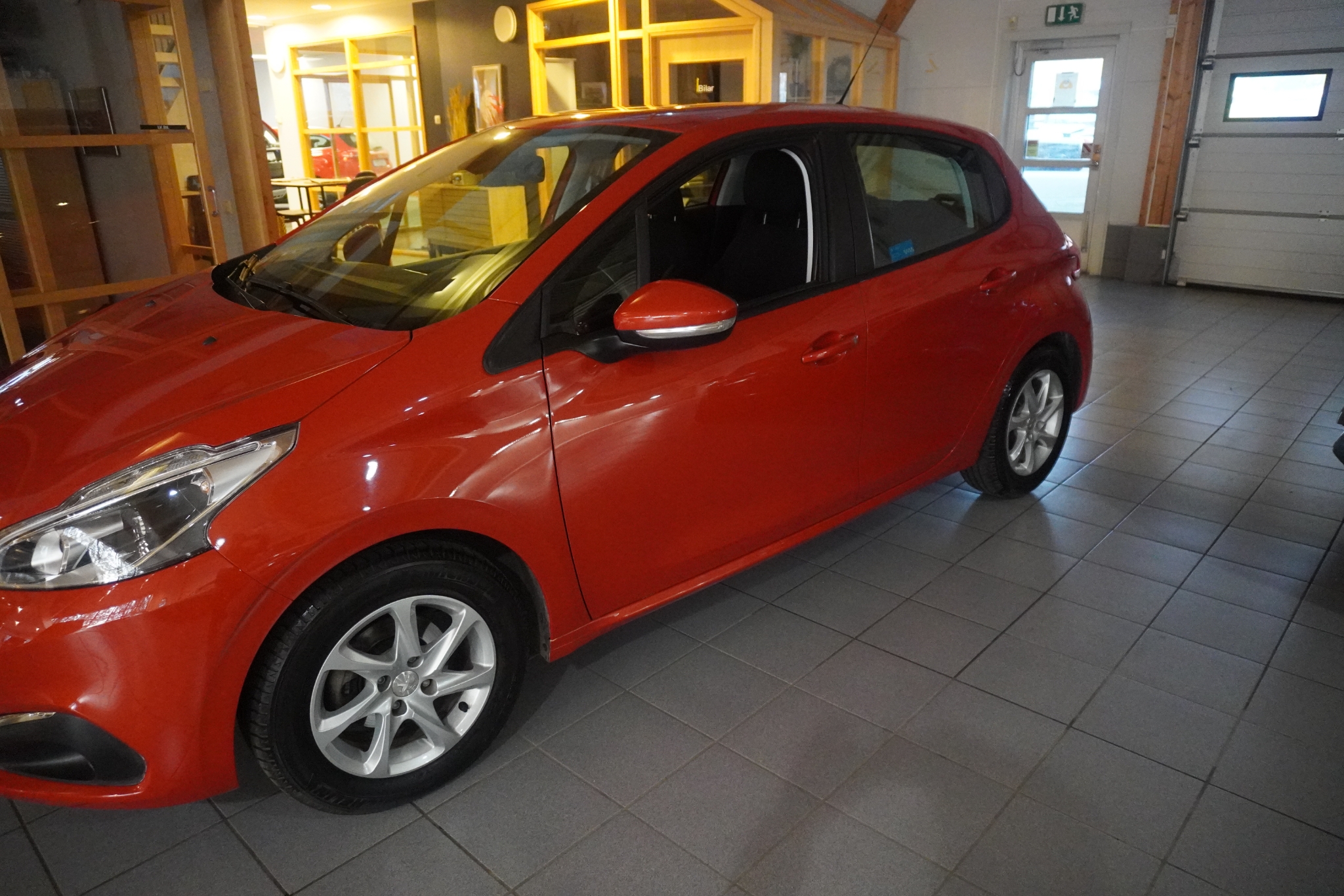 Peugeot 208 2018, bild 2/10