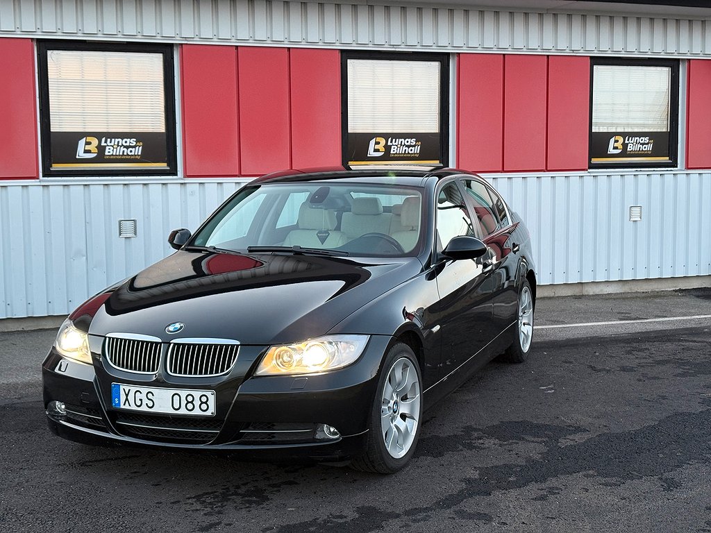 BMW 330 xi Sedan Comfort. 258hk Ny besiktigad Full Service 