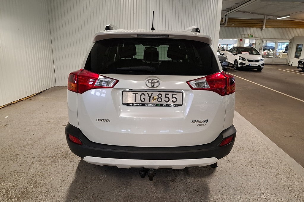 Toyota RAV4 2.2 D-4D AWD Ed Fe Kamera Elbaklucka Drag Navi M/K Värm