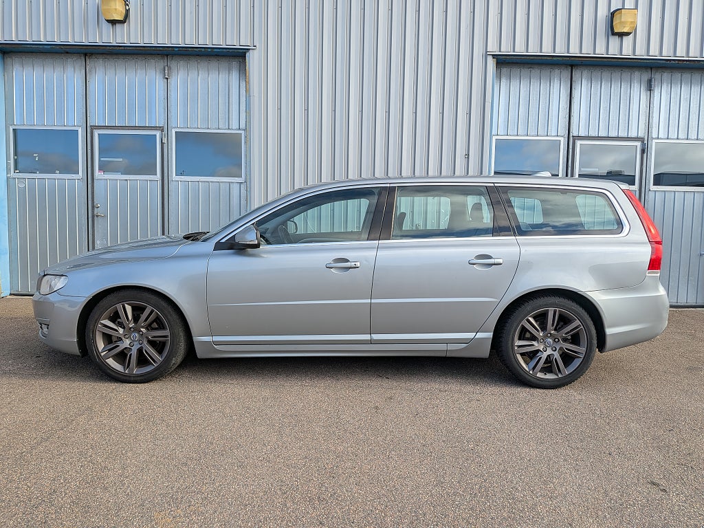 Volvo V70 D4 Geartronic Momentum Euro 6 Skinn, Navi