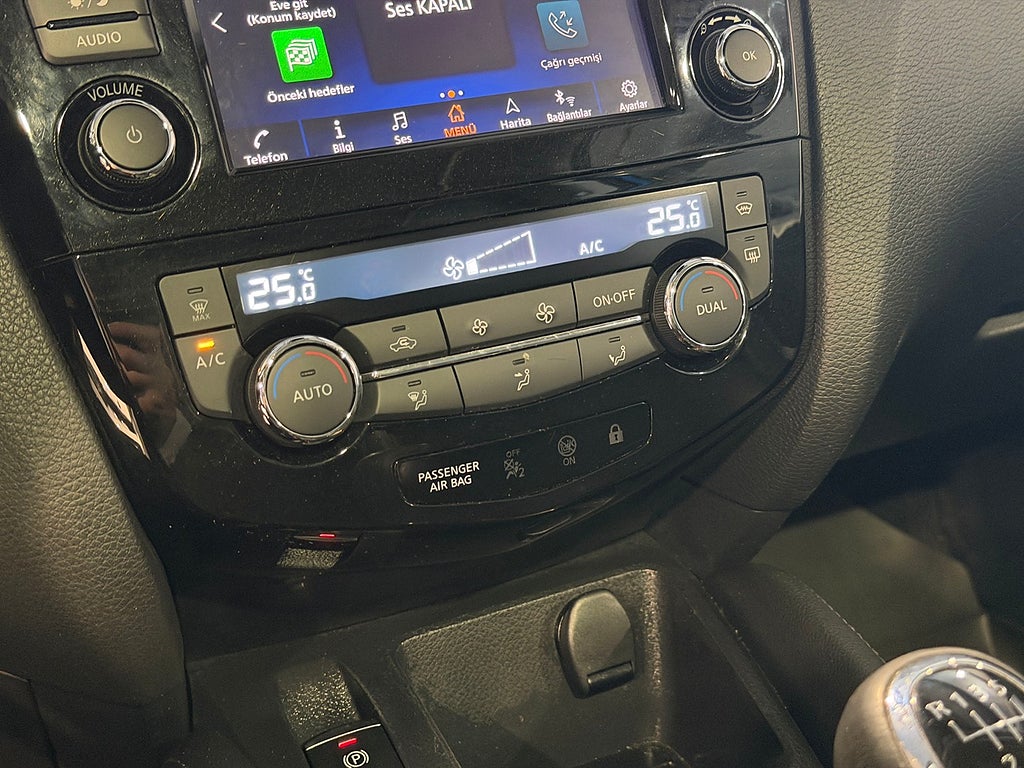 Nissan Qashqai 1.3 DIG-T 140hk | Tekna Design | Panorama | Navi | 360°