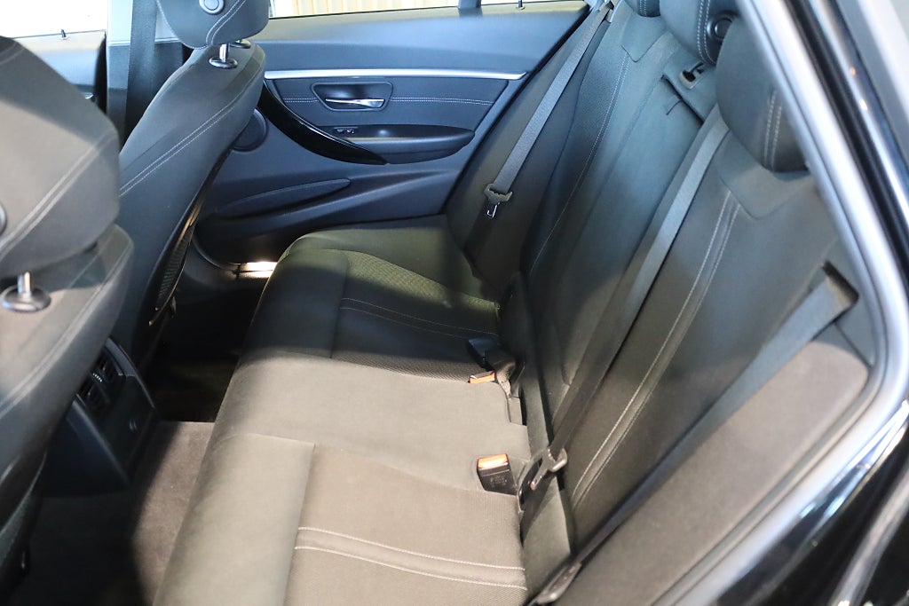 BMW 320D xDrive 190hk Sport line | Navi | Drag | Connected | 2017