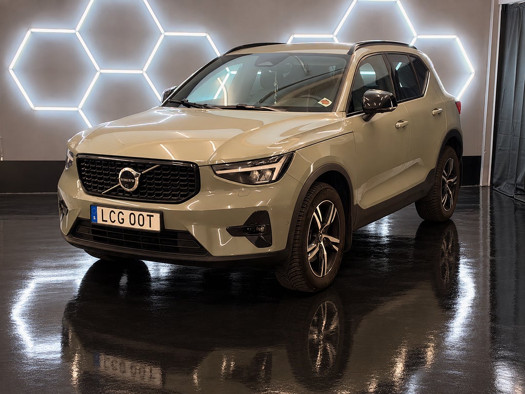 Volvo XC40 B3 DCT Plus Dark / 360 * / Dragkrok / Värmare / SE SPEC