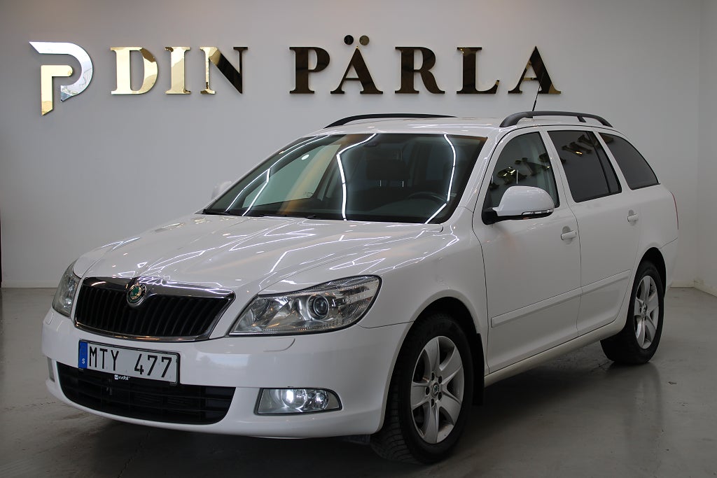 Skoda Octavia Kombi 2.0 TDI Elegance Automat Lågmil Ny Kamrem
