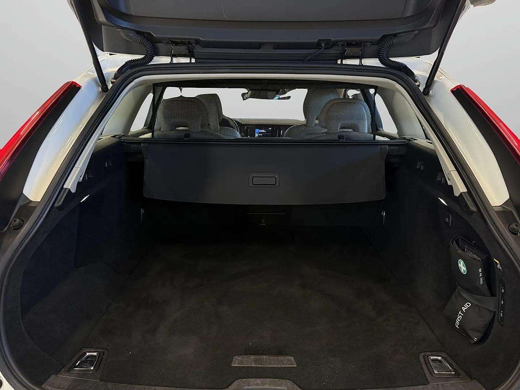 Volvo V90 D3 Kinetic Skinn Gps Drag Ny besiktigad 2 Ägare - miniatyr 17