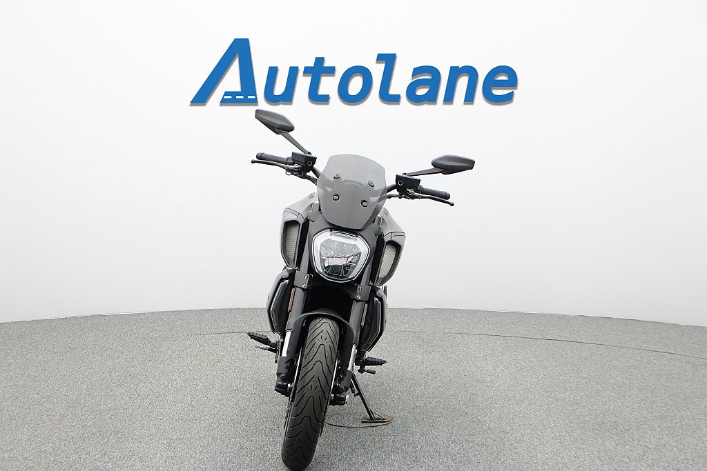 Ducati Diavel 1260 *Nyservad Nya däck