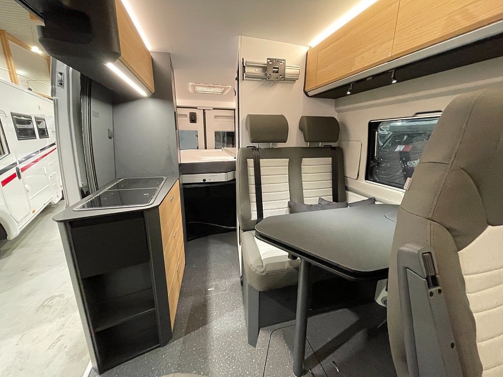 Adria Twin 640 SGX /Automat /höj & sänkbar säng/Multimedia/ - Adria