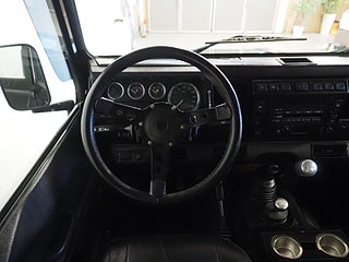 SUV Land Rover Defender 110 13 av 22