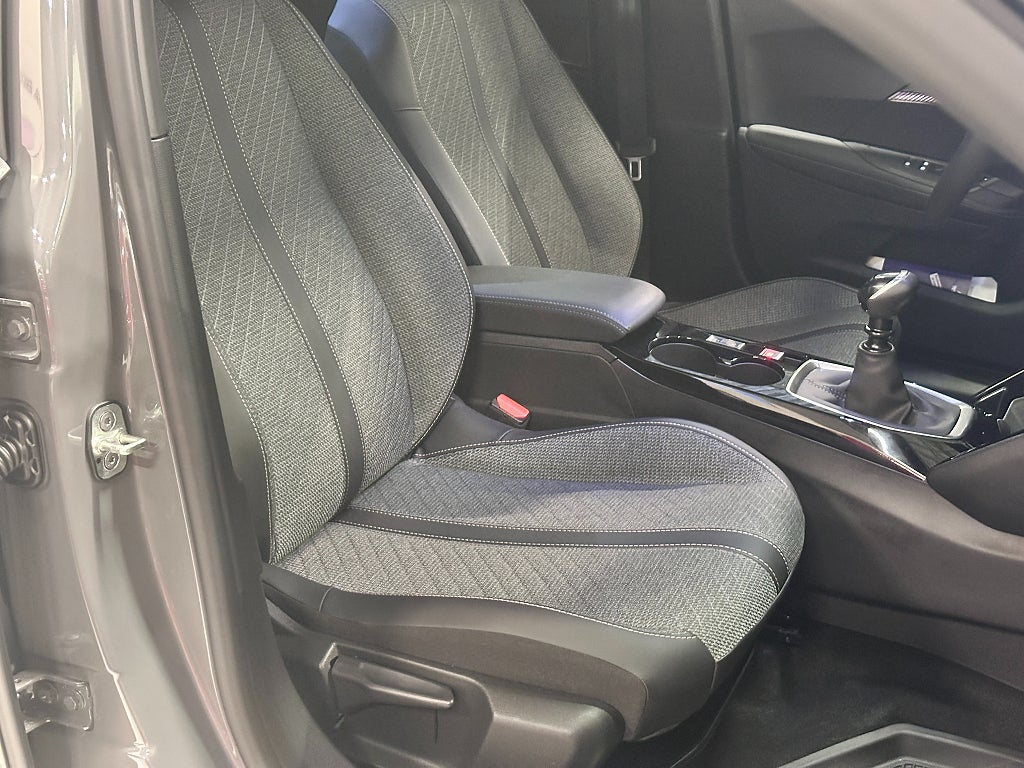 Peugeot 2008 Allure 1.2 PureTech 130hk Demo bil Euro 6 thumbnail