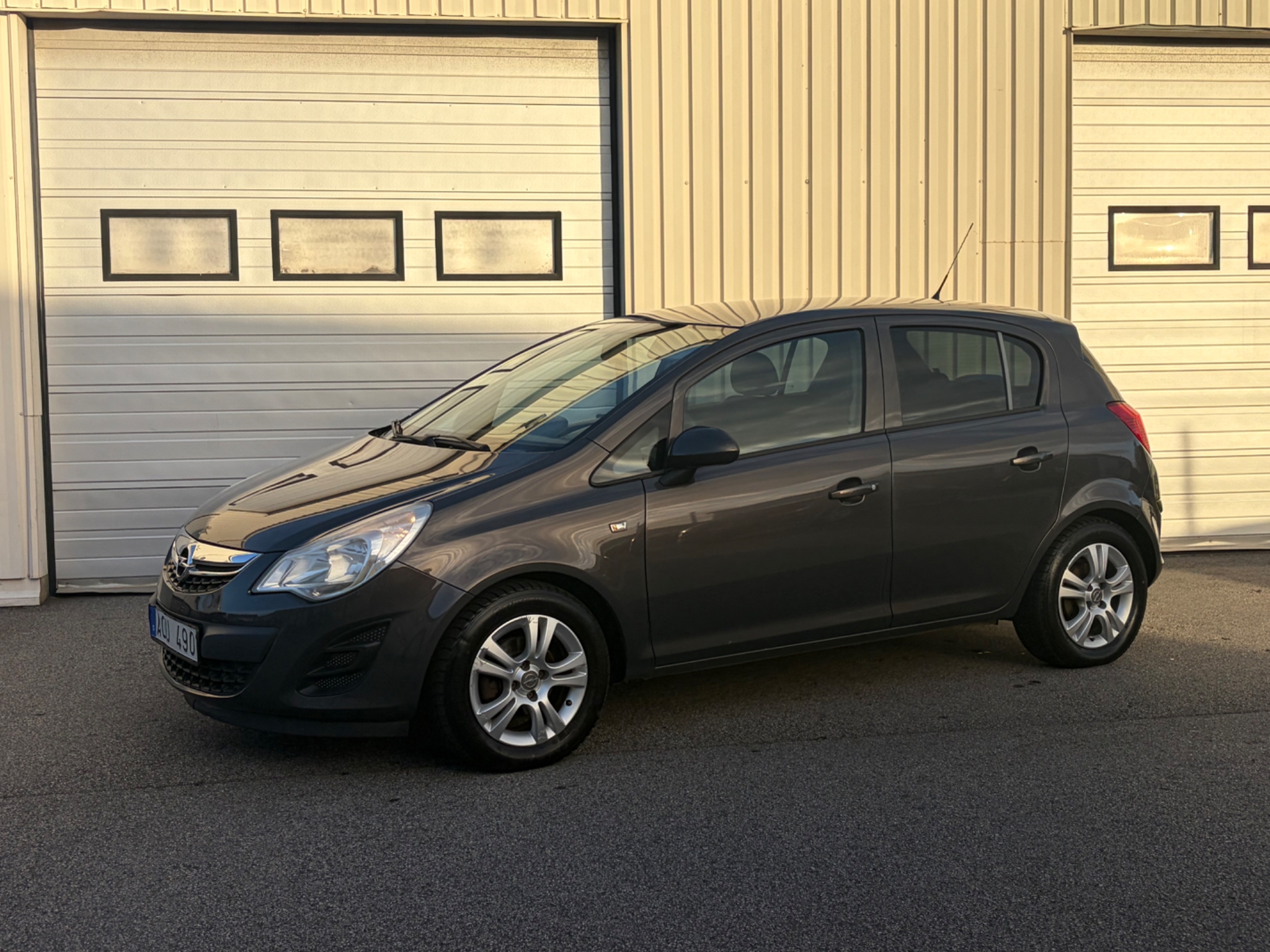Opel Corsa Enjoy 2013, bild 2/10