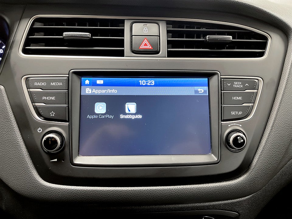 Bild på Hyundai i20 Comfort Premium 1.2 84hk B-KAMERA CARPLAY NYSERVAD