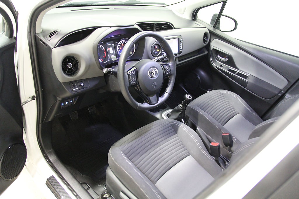 Toyota Yaris 5-dörrar 1.5 nyservad, nybesiktigad
