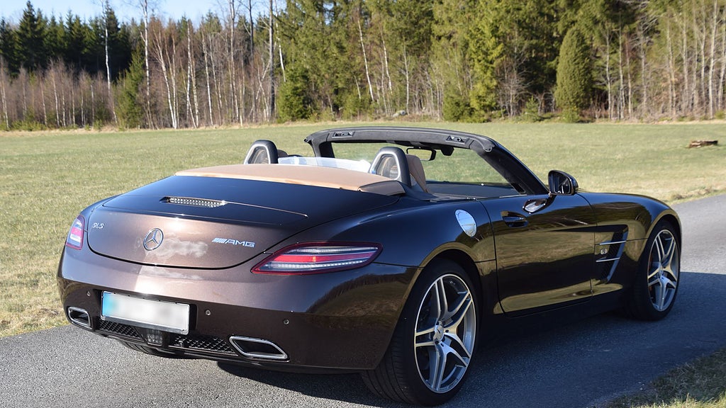 Mercedes-Benz SLS AMG Roadster användes som tjänstebil av Mercedes finanschef. Foto: Bilweb Auctions