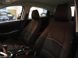 Halvkombi Mazda 2 17 av 20