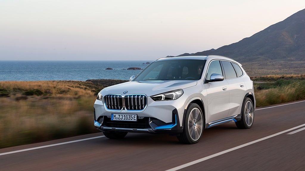 BMW iX1 har en räckvidd på upp till 43,8 mil enligt WLTP. Foto: BMW