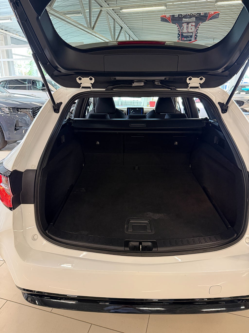 Suzuki Swace Hybrid 1.8 VVT-i E-CVT 122 hk Endast 3737 mil