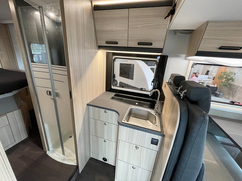 Sun Living S 75 SC / Taksäng /  B-körkort / Automat 140hk - Sun Living