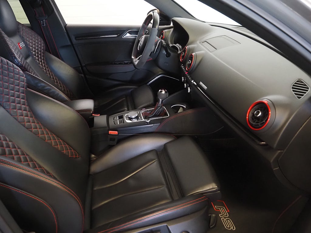 Audi RS3 Sedan 2.5 TFSI 400hk Keramiska Cockpit Matrix Nav 2018