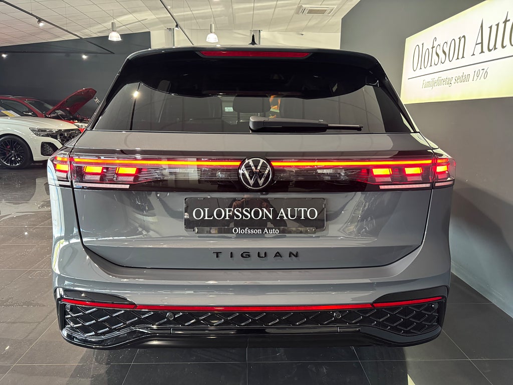 Volkswagen Tiguan 2.0 TDI 4Motion R-Line Panorama Harman Kardon Värmare - bild 13