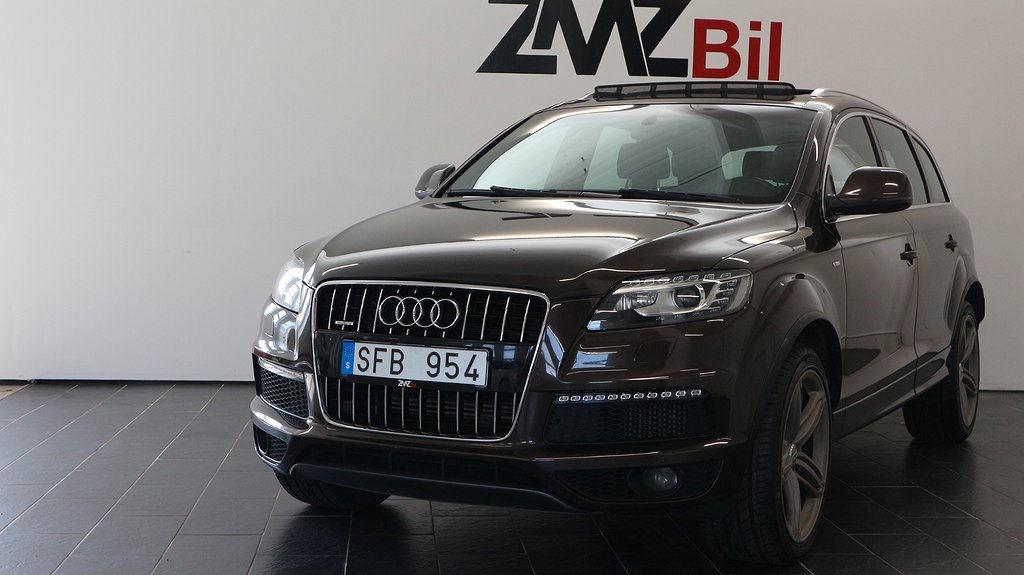 Audi Q7 3.0 TDI V6 quattro TipTronic S Line 7 sits