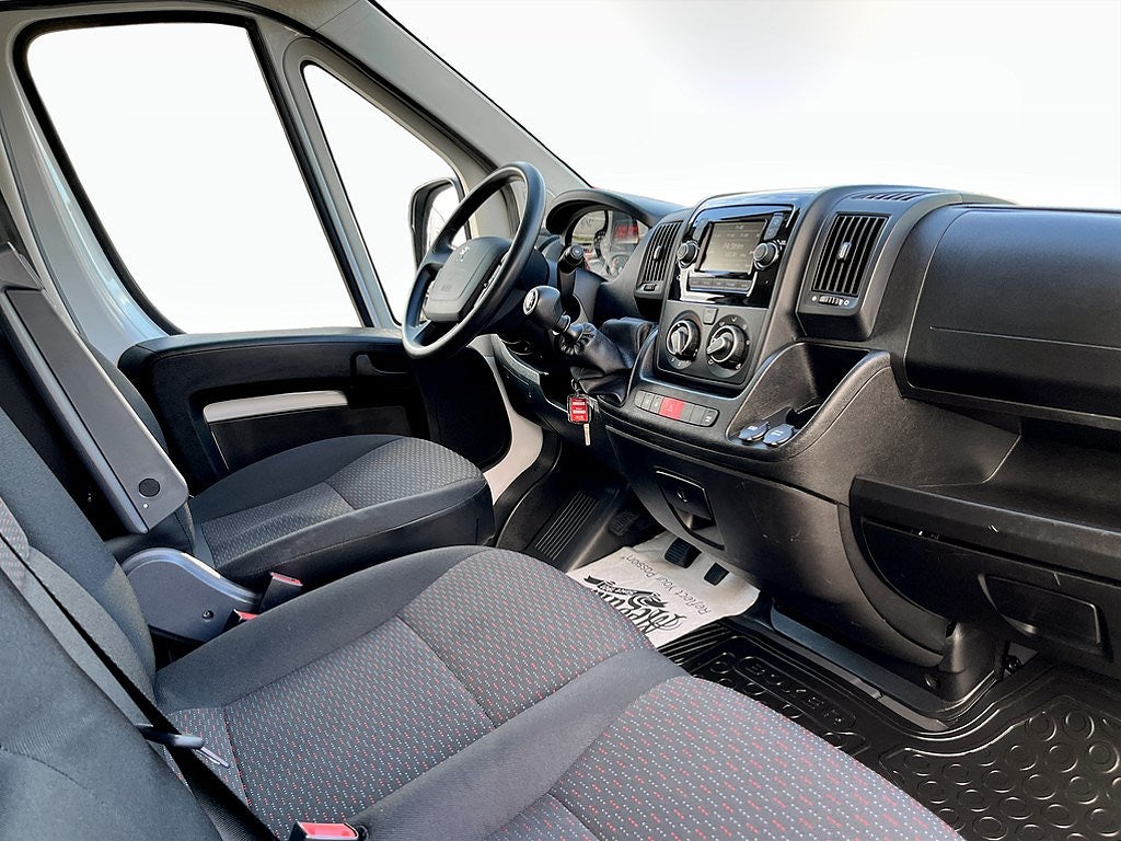 Bild på Peugeot Boxer Van 335 PRO+ 2.2 BHDi 140hk Aut L3H2 - B-KAMERA, DRAG