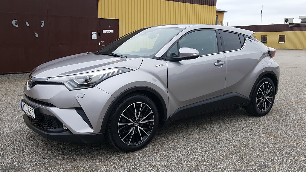 Toyota C-HR Hybrid 1.8 CVT 122hk Executive Navi Kamera JBL Drag