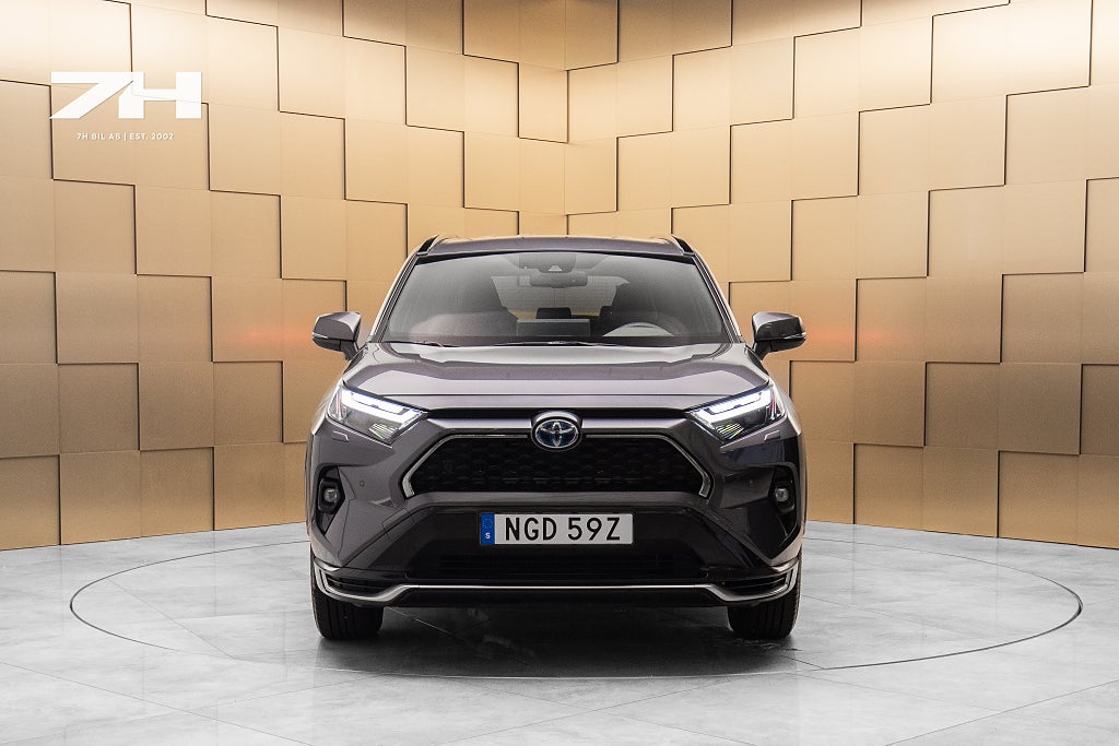 Toyota RAV4 Plug-in Hybrid X EDITION / Farthållare / Kamera