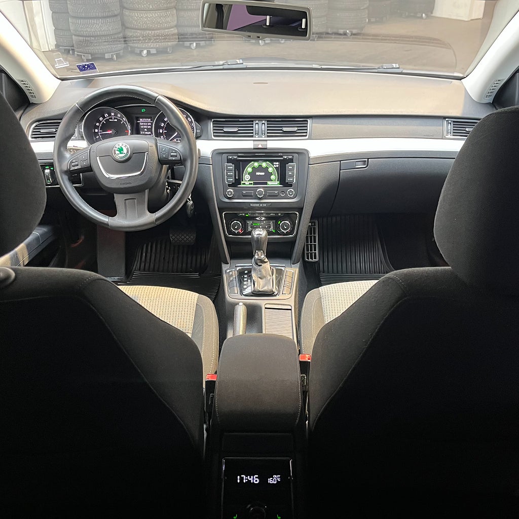 Skoda Superb Kombi 2.0 TDI 4x4 Ambition Värmare Navigation
