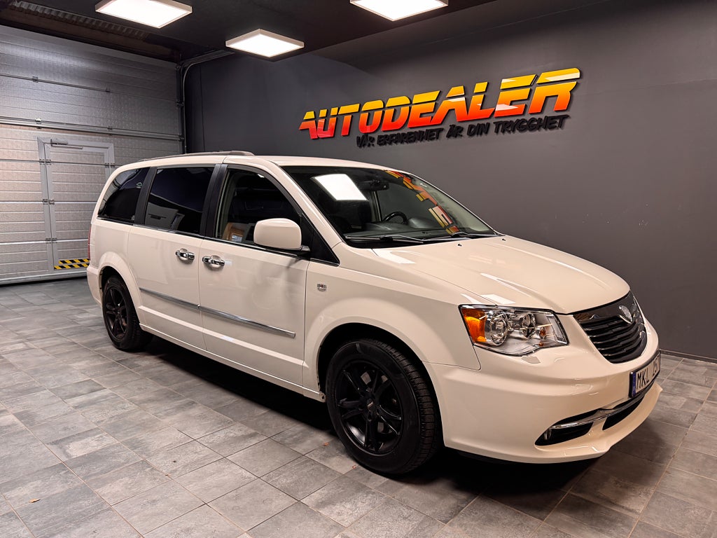 Lancia Voyager 2.8 LX 7 sits 163hk