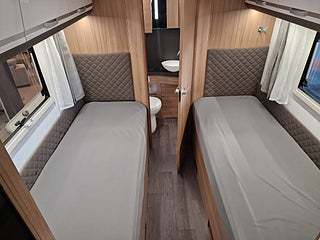 Husbil-halvintegrerad Adria MATRIX PLUS 670 SLT 20 av 27