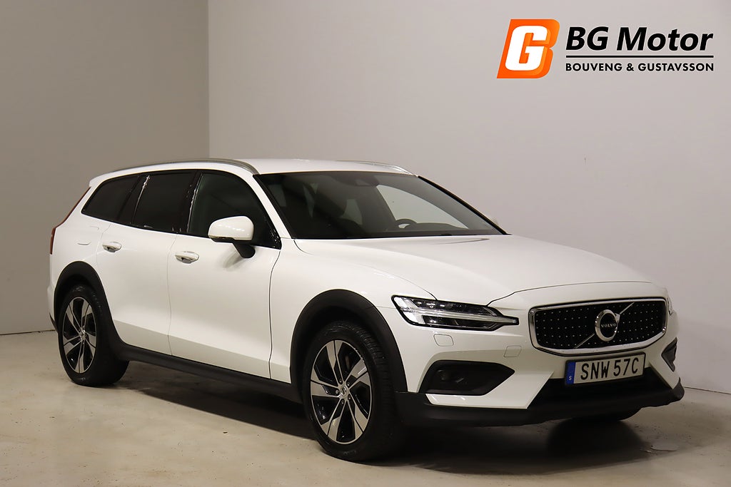 Volvo V60 Cross Country D4 190HK AWD Aut Momentum Backkam/D-värm/Navi/H&K/1,99% Ränta