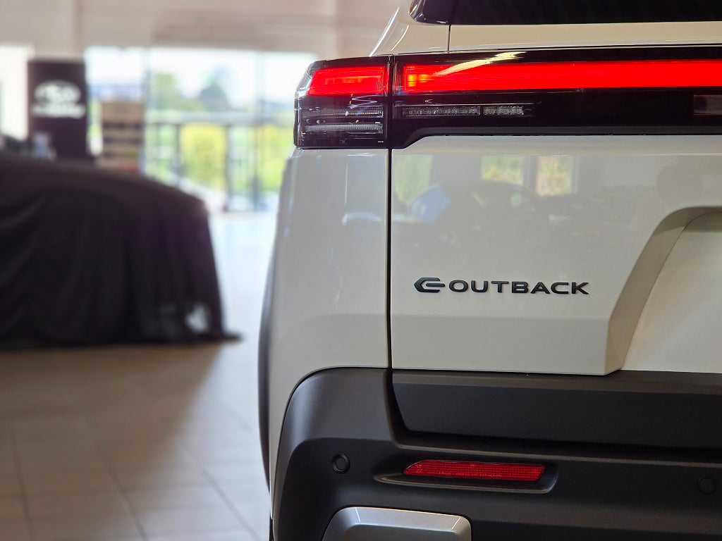 Subaru E-Outback Limited / 380hk / Värmepump / Lanseringskampanj /