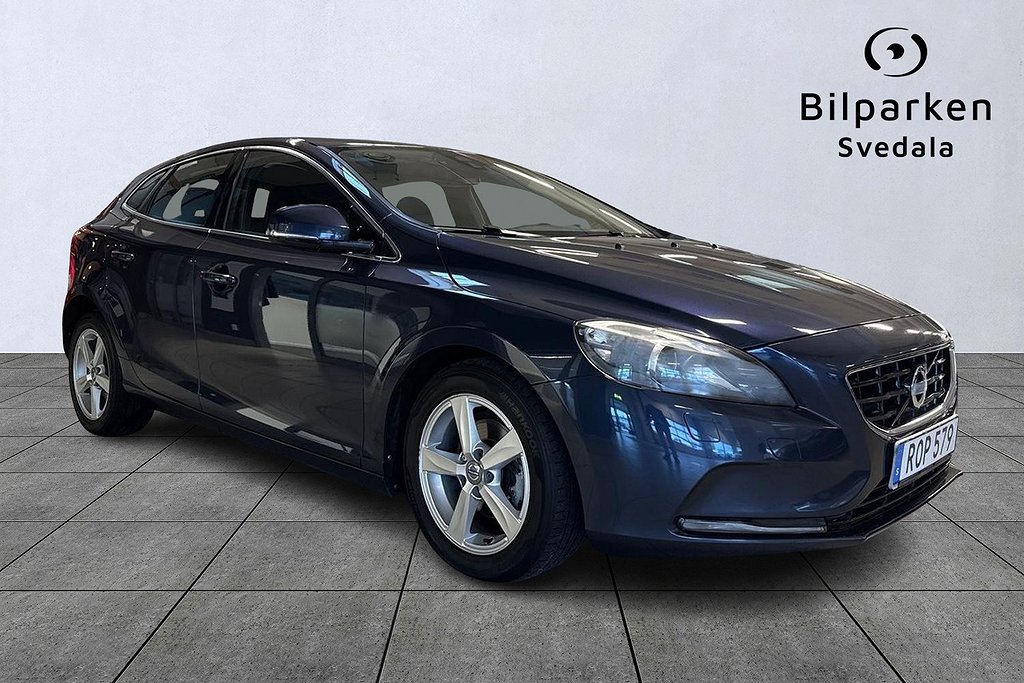 Volvo V40 D2 Momentum | M-värmare | Bluetooth | Dragkrok