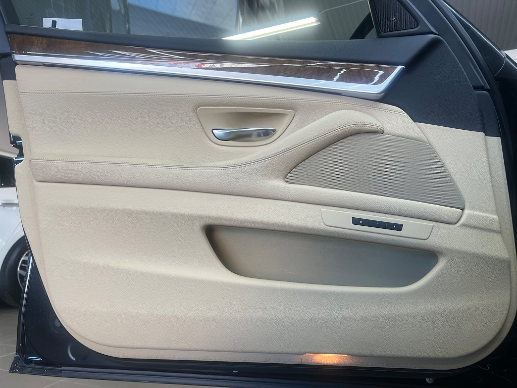 BMW 550I V8 4.4 408ch - BVA - CUIR - ACC - CAMÉRA DE RECUL - HI-FI PRO