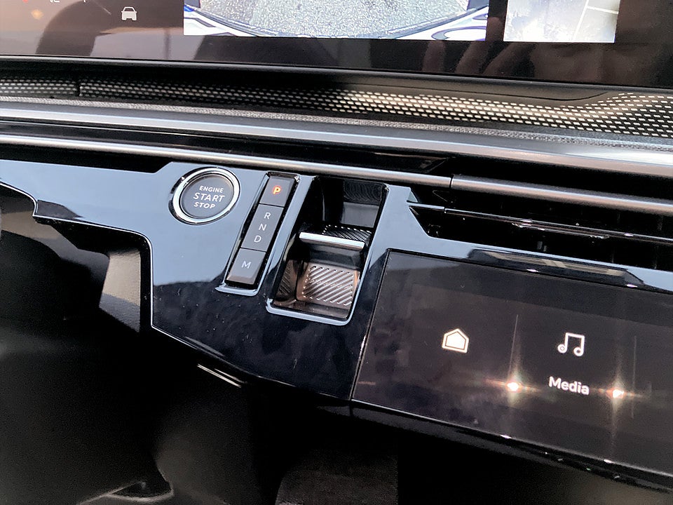 Bild på Peugeot 5008 GT Hybrid 145hk Aut 7-SITS B-KAMERA CARPLAY