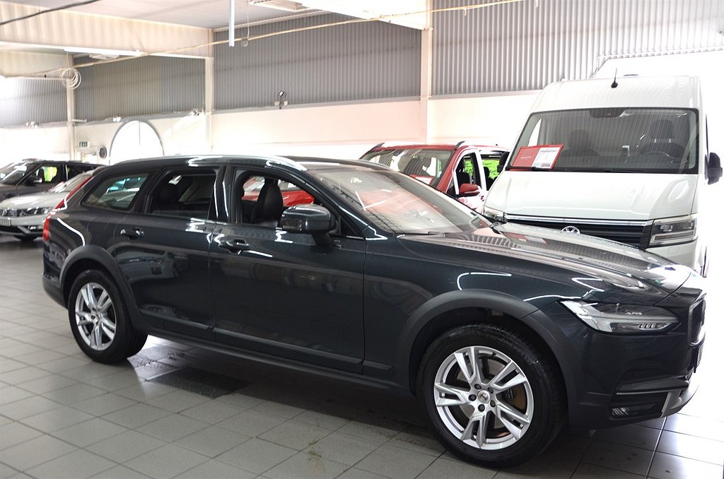 Volvo V90 Cross Country D4 AWD 190hk Momentum Plus