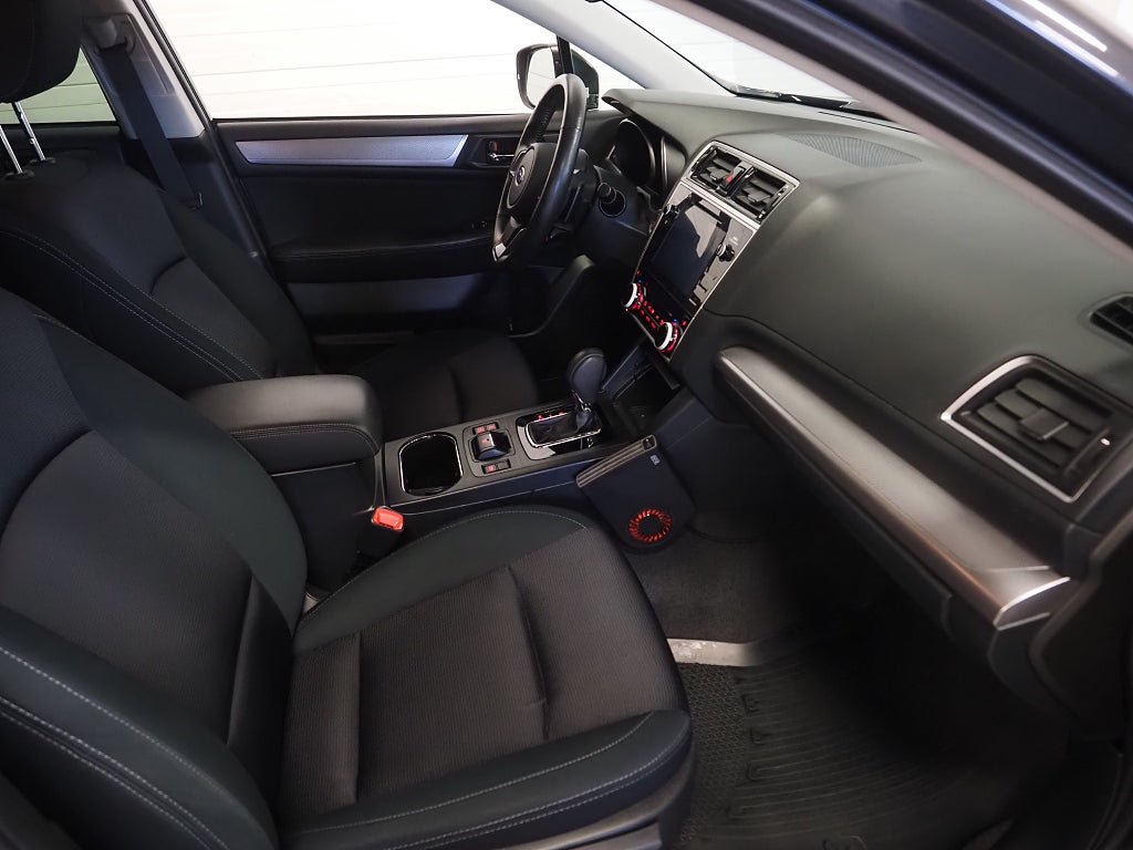 Subaru Outback 2.5 175hk 4WDAUT  Active | Drag | Backkamera | M&K | 2018