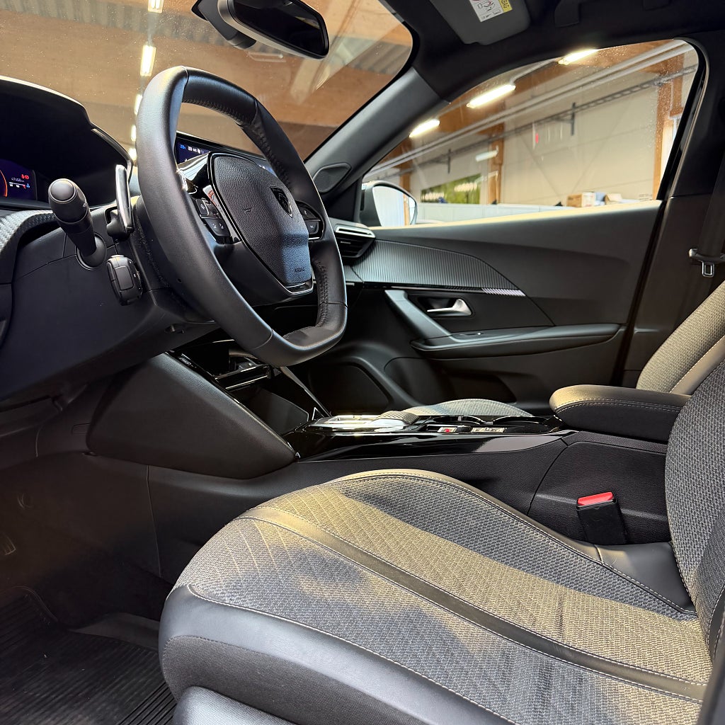 Peugeot 2008 1.2 PureTech 130 EAT Allure Winter Pack Carplay Kamera