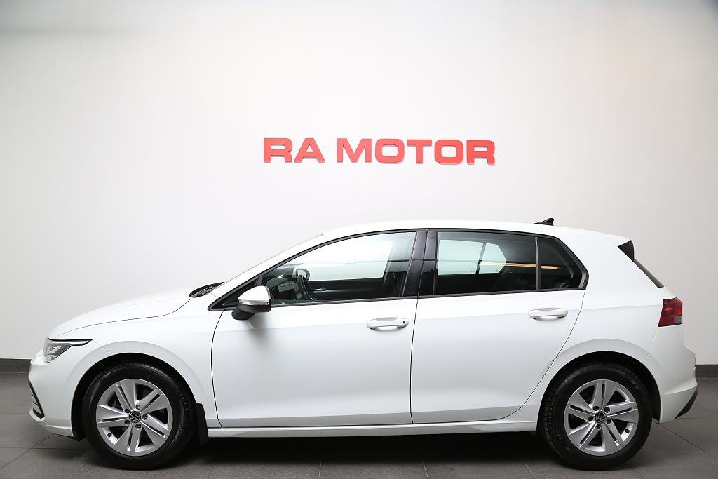 Volkswagen Golf 1,0 TSI 110hk Edition 5D P-sensor CarPlay 2023