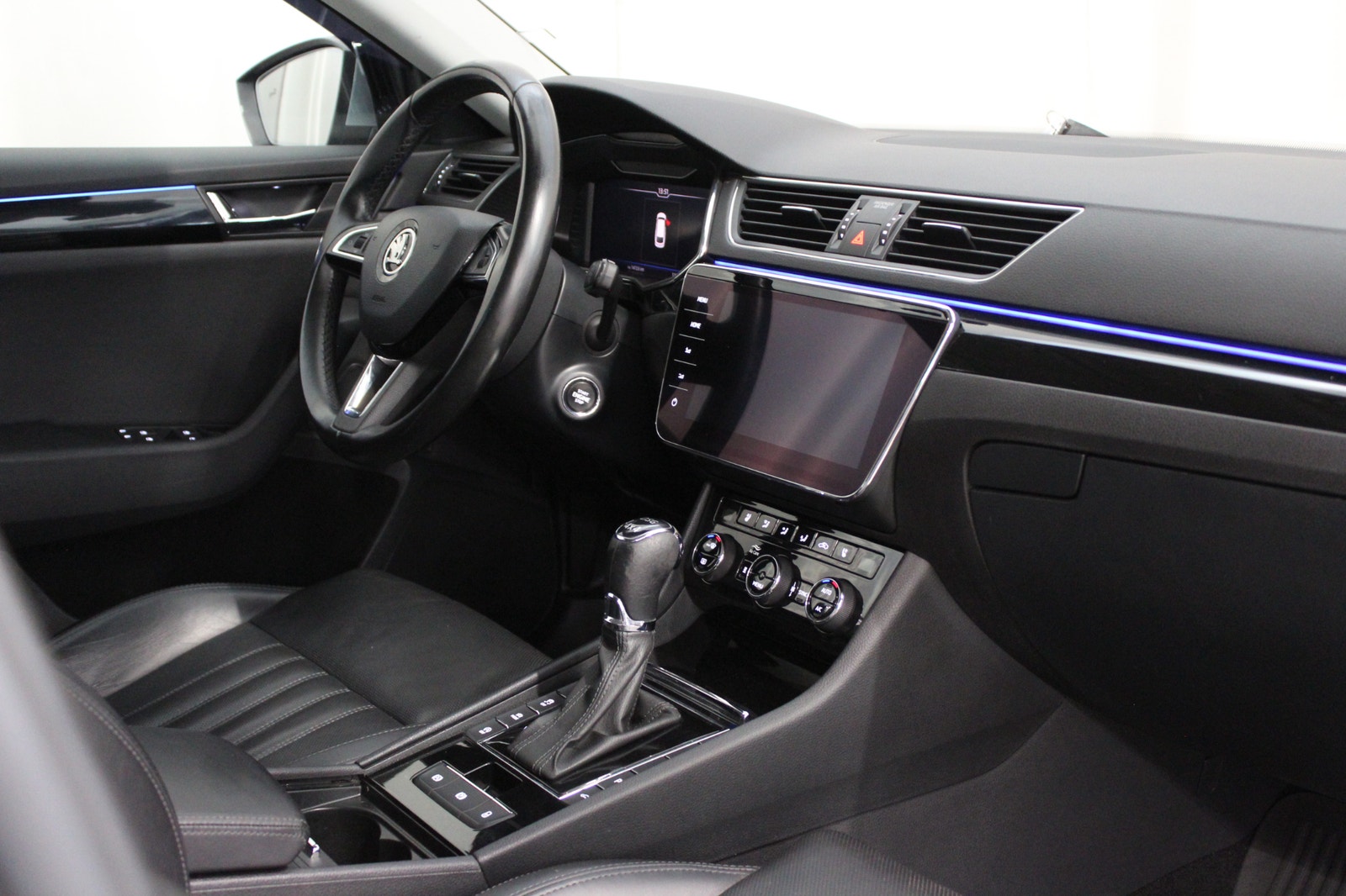 Skoda Superb 2.0 TDI 4x4 SCR Business Edition, L&K, Drag, Värmare 2019 - miniatyr 21