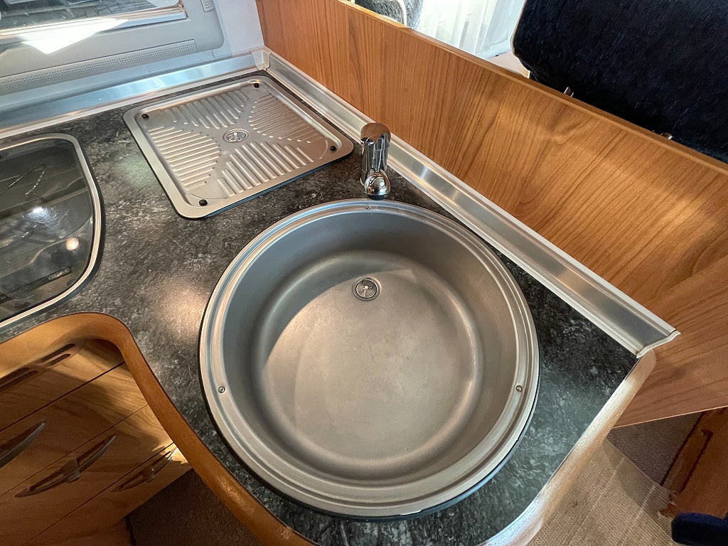 Bürstner Elegance 710 / Kedja / ALDE / AC bodel / Solcell  - Bürstner