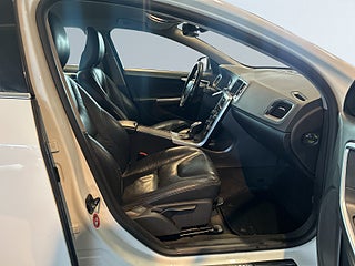 Volvo V60 D4 AWD Aut Momentum Dvärm/Skinn/Drag/Psens/Xenon