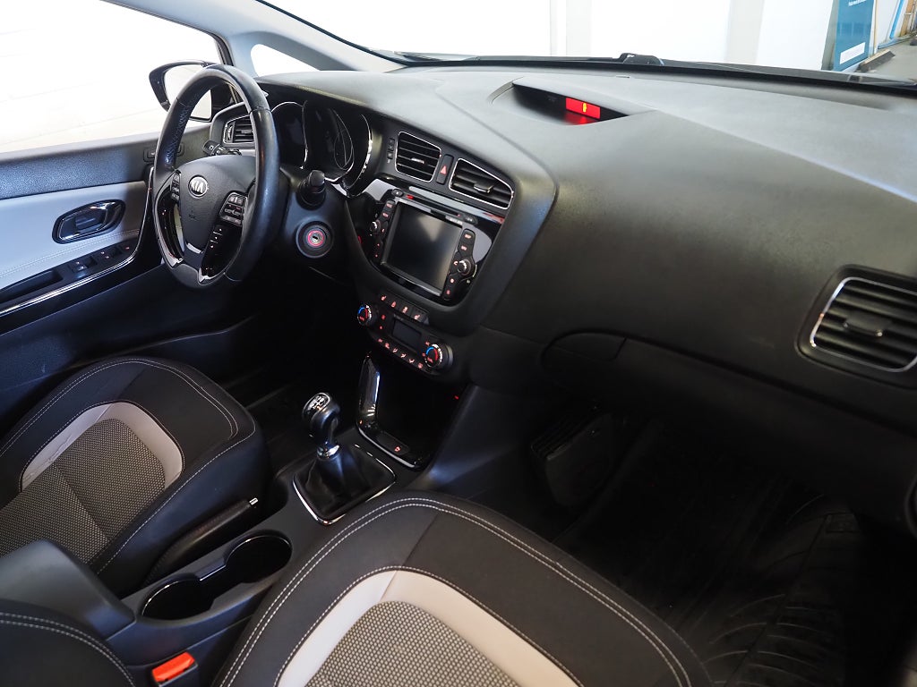 Kia Ceed _sw 1.6 CRDi 128hk Special Edt Drag M-Värm Kamera Navi 2015