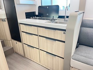 Husbil-halvintegrerad Adria COMPACT DL 60 Y 16 av 29